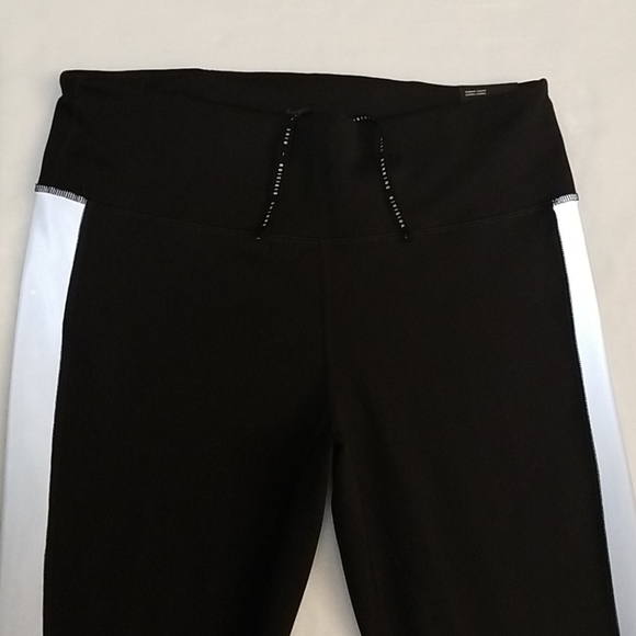 LARGE NIKE EPIC LUXE RUN DIVISION FLASH T… - Picture 10 of 12